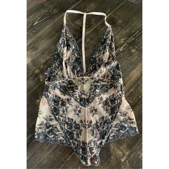 27- NWOT FREE PEOPLE Too Cute To Handle Nude Lace Bodysuit Cami Tank Top sz XS - Picture 2 of 7